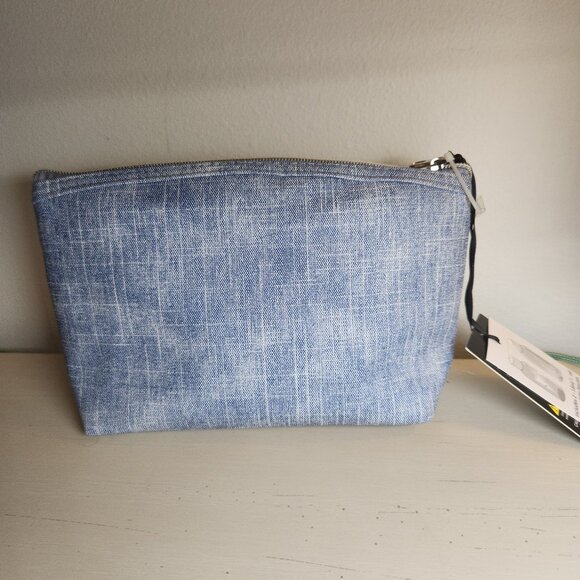 Bebe- NWT-Travel Bag with mini sized bottles! - Picture 7 of 9